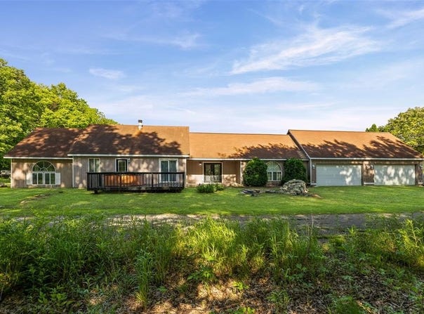 21604 Fox Drive, Carlyle, IL 62231