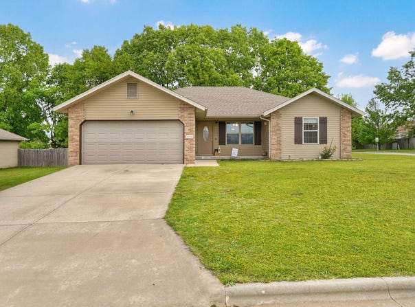 501 Bradford Pear, Clever, MO 65631