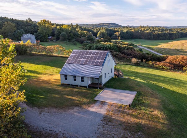 135 Winterbell Drive, Dummerston, VT 05346
