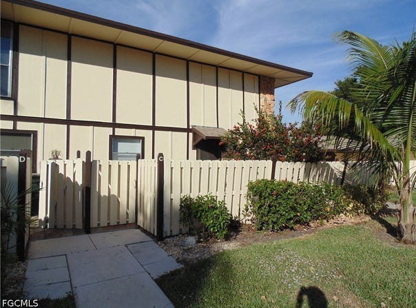 4289 Island Circle, Fort Myers, FL 33919