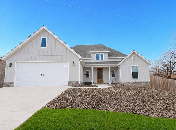 9 Clevedon Cir, Bella Vista, AR 72715