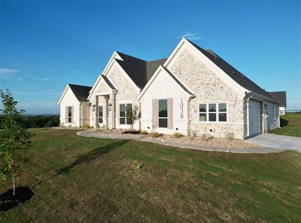 1038 Deer Island Court, Azle, TX 76020