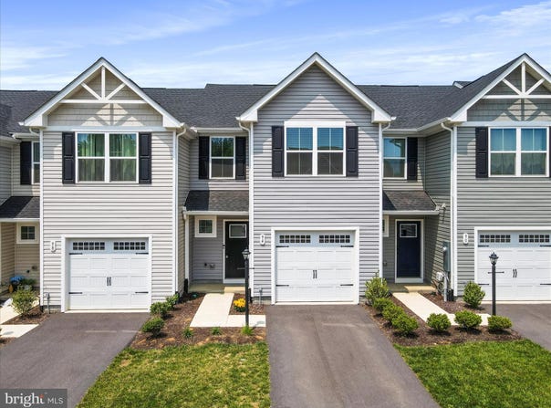 94 CALAIS PLACE, HEDGESVILLE, WV 25427