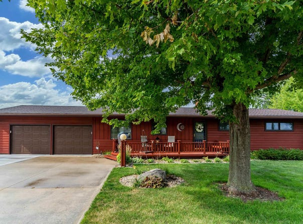 309 E H Avenue, Grundy Center, IA 50638