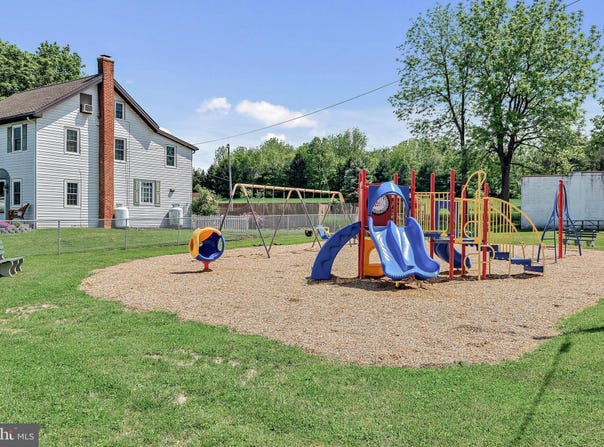 42 LOCUST LANE, LEBANON, PA 17042