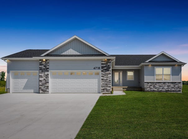 4718 Wild Horse Drive, Cedar Falls, IA 50613