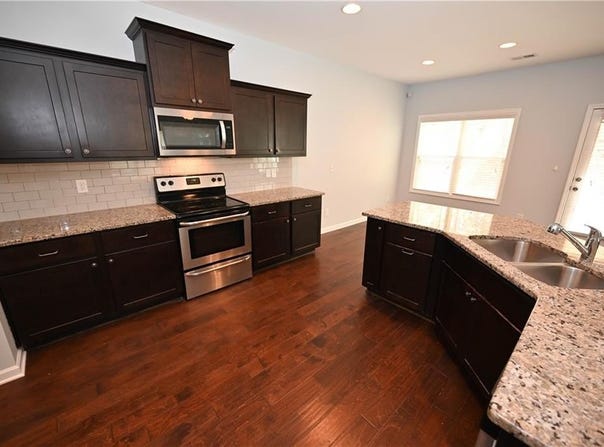 390 LIGHTNESS DRIVE, AUBURN, AL 36832