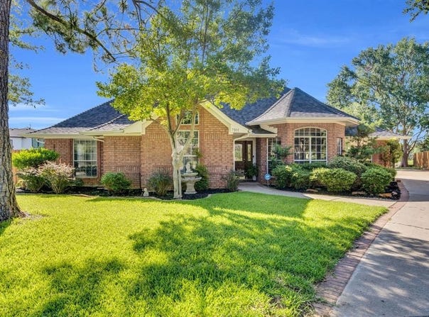 7011 Hunter Cove Drive, Arlington, TX 76001