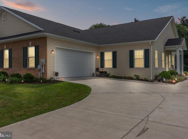 3243 PORTRAIT WAY, CHAMBERSBURG, PA 17201