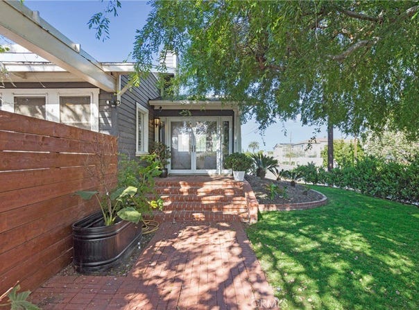 2197 Santa Ana, Costa Mesa, CA 92627