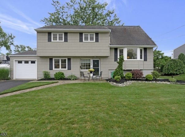 117 Osceola Ave, Middlesex Boro, NJ 08846-1807