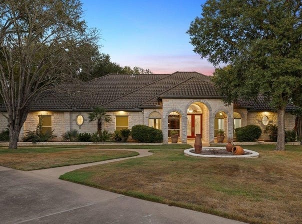 142 Llano Ct, Cedar Creek, TX 78612