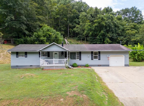 1287 Harvey Creek Road, Hamlin, WV 25523