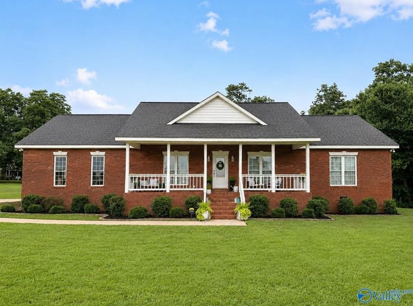 75 Colleen Court S, Centre, AL 35960