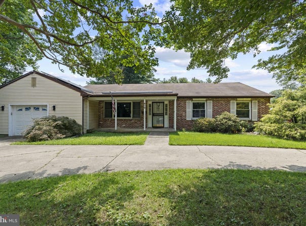 210 HIGH STREET, MAPLE SHADE, NJ 08052