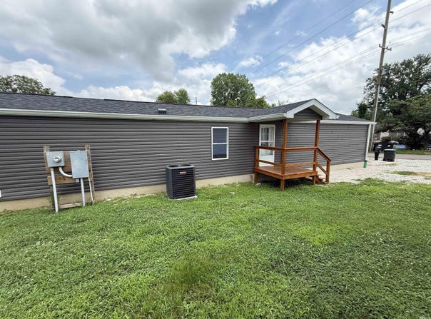 1020 E Glezen Street, Petersburg, IN 47567