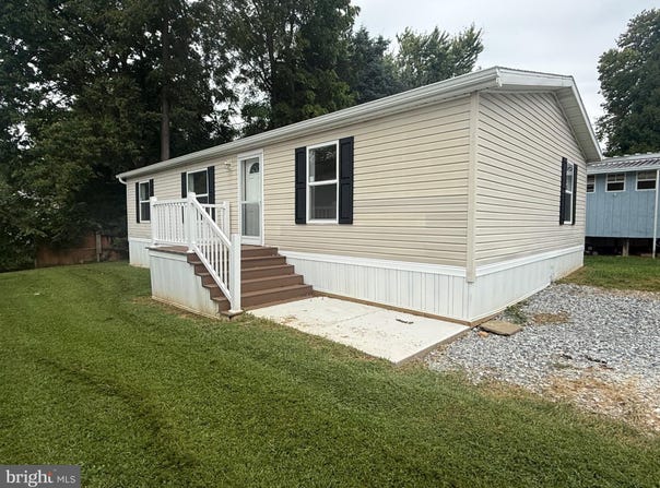 100 MARKET Street, BAINBRIDGE, PA 17502
