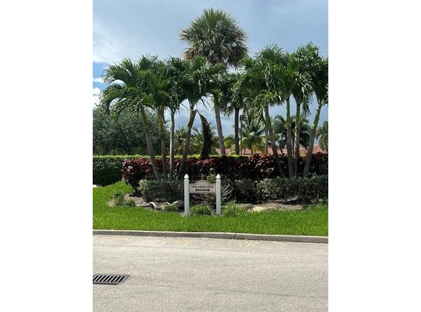 10076 Twin Lakes Dr, Coral Springs, FL 33071