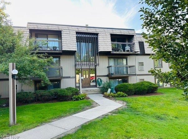 9530 Cove Drive, North Royalton, OH 44133