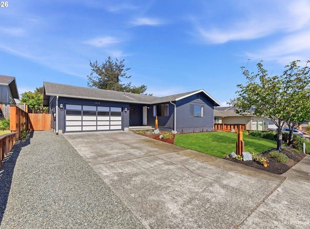 2070 HAYES St, NorthBend, OR 97459