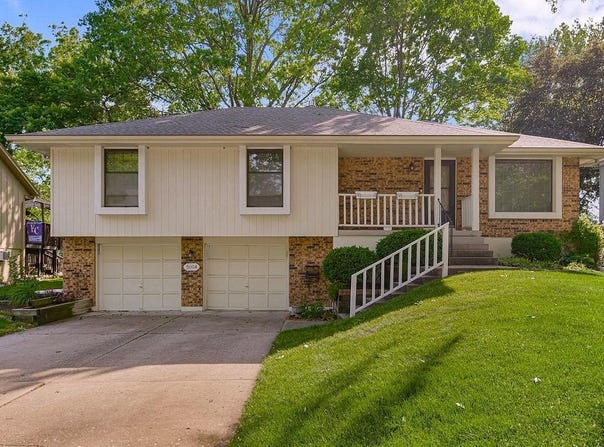 5004 S Kendall Drive, Independence, MO 64055
