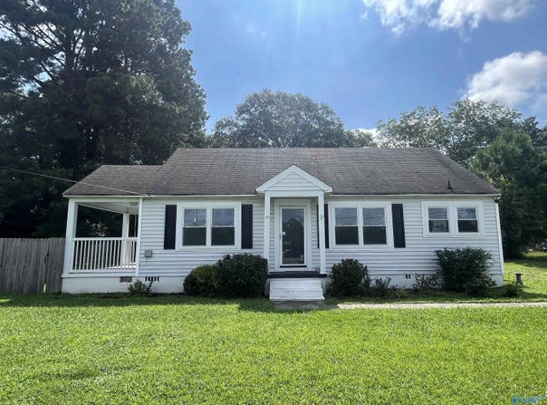 1208 Barkley Street SW, Hartselle, AL 35640