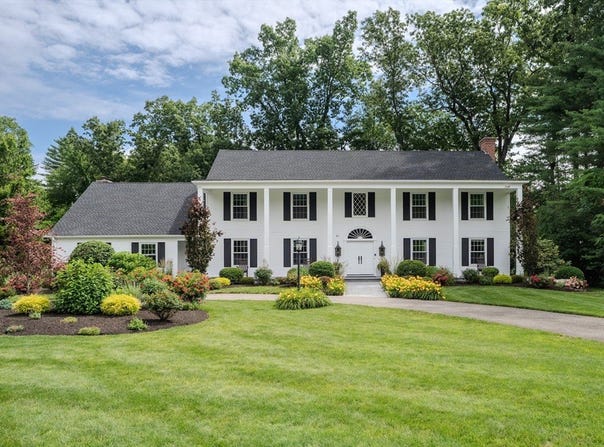 61 Prynne Ridge Rd, Longmeadow, MA 01106