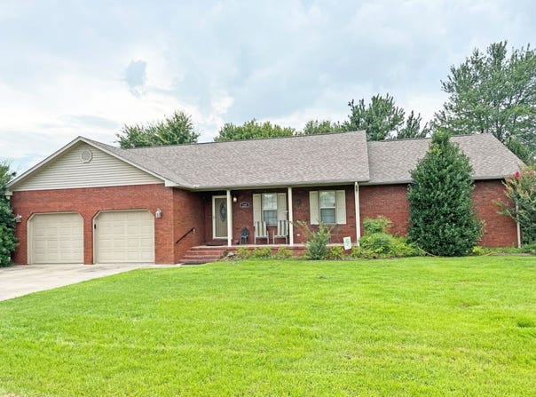 1209 Oakcrest Lane, Dexter, MO 63841