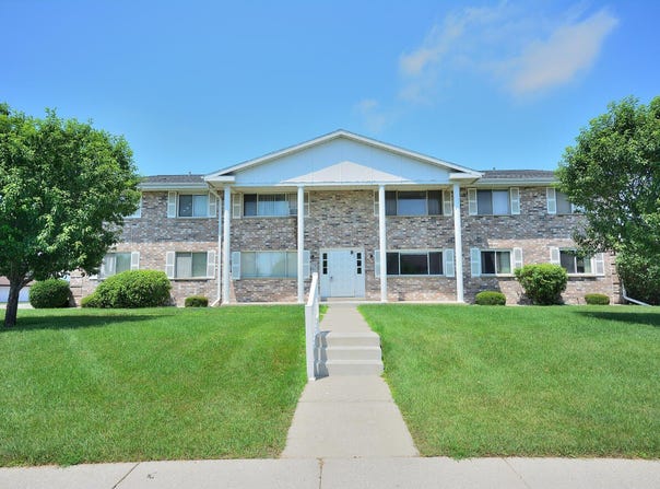 10464 W Whitnall Edge Dr, Franklin, WI 53132