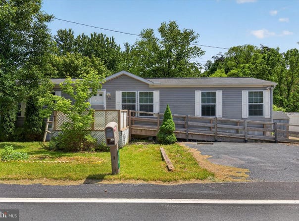 910 PINES Road, ETTERS, PA 17319