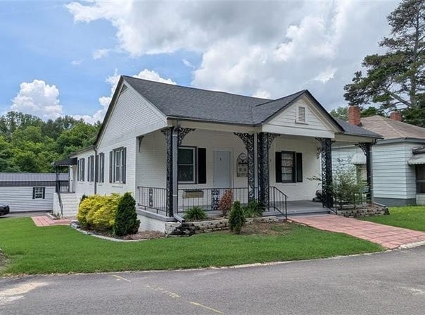 1 HEMLOCK Street, Porterdale, GA 30014