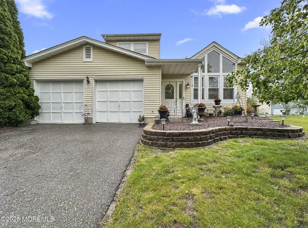 9 Sami Drive, Howell, NJ 07731
