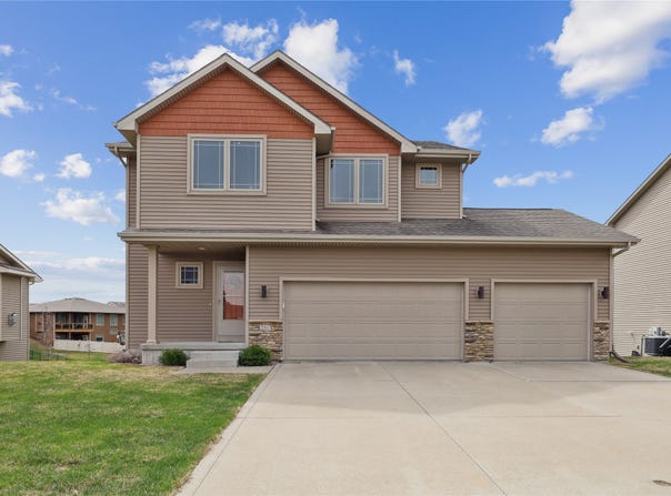 250 NE Fox Run Trail, Waukee, IA 50263
