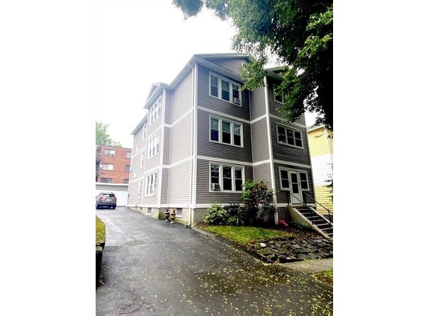 25 Bridgeport St, Worcester, MA 01604