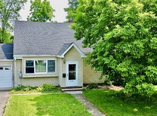 17-15 Radburn Rd, Fair Lawn Boro, NJ 07410-4415
