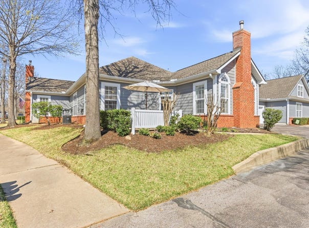 1075 OAK TIMBER Cir, Collierville, TN 38017