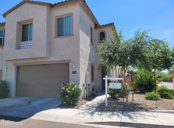 2754 S APACHE Drive, Chandler, AZ 85286