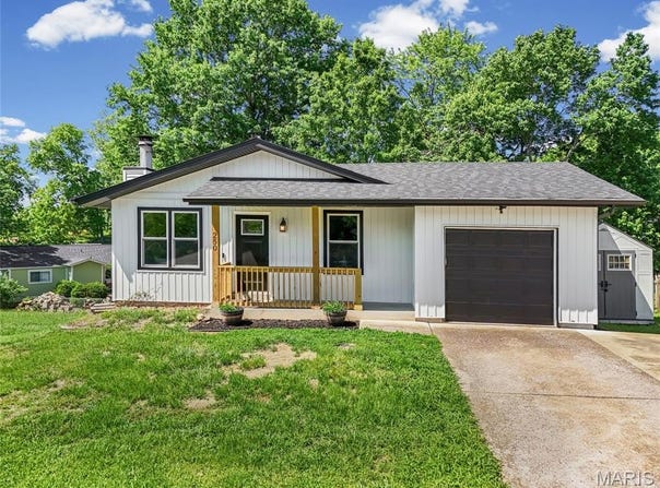 250 Valley View Ridge Drive, Valley Park, MO 63088