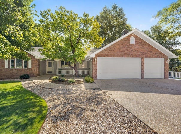 1 Kelaen Circle, Bella Vista, AR 72715