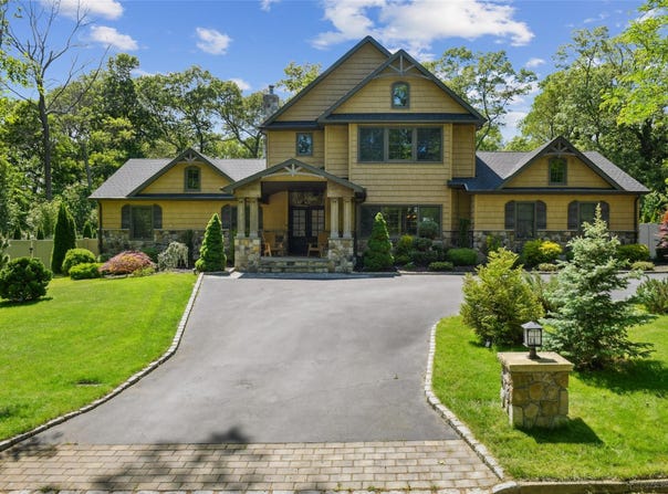 5 Danville Drive, Greenlawn, NY 11740