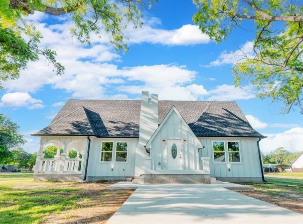 808 N Main Street, Tioga, TX 76233