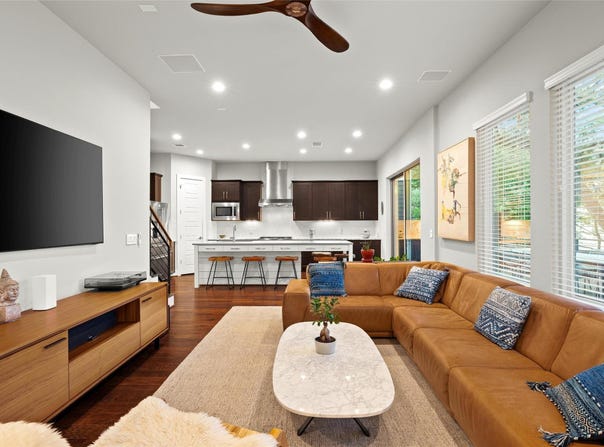 2807 Del Curto RD, Austin, TX 78704