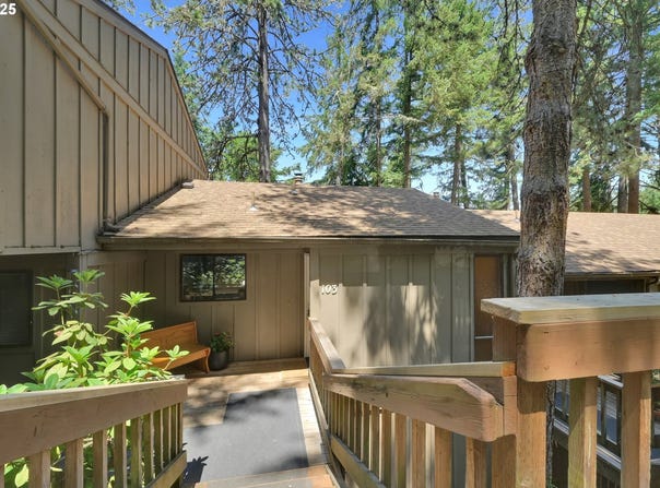 103 TREEHILL LOOP, Eugene, OR 97405