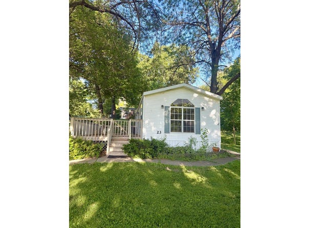 1009 Bay Road, McHenry, IL 60051