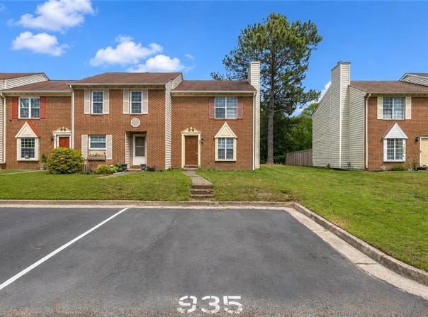 935 Still Harbor Circle, Chesapeake, VA 23320