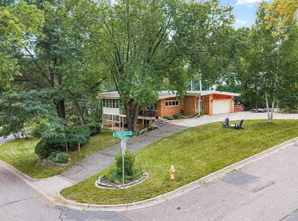 2212 Mary Hills Drive, Golden Valley, MN 55422
