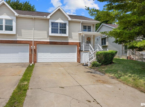6 SHIRE Court, Bloomington, IL 61701