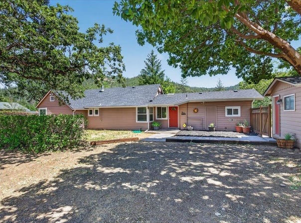 125 Hudspeth Lane, Shady Cove, OR 97539