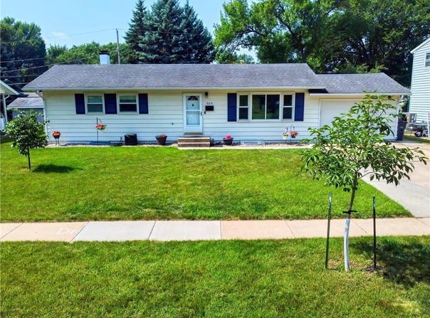 525 Maple Lane, Moorhead, MN 56560
