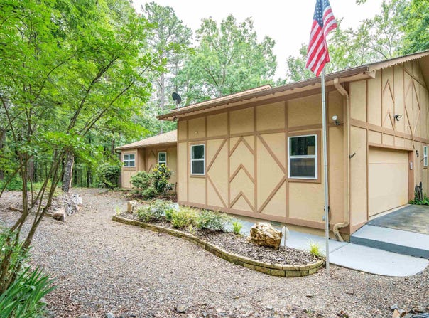 28 Fonsagrada Way, Hot Springs Village, AR 71909